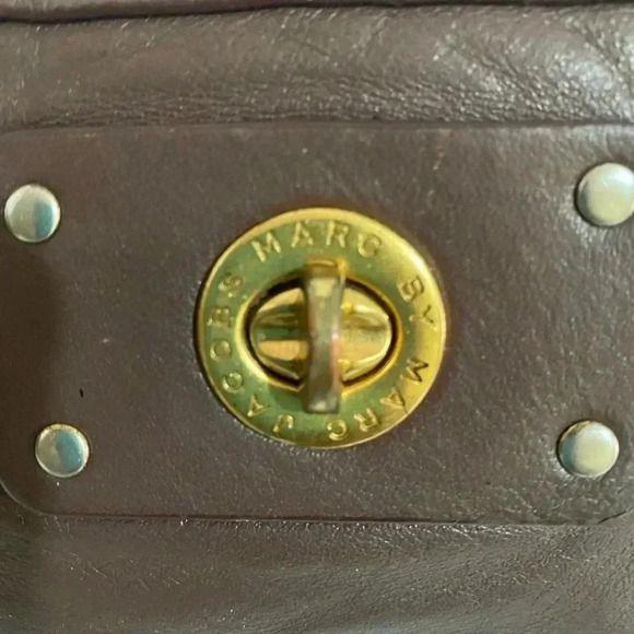 Marc By Marc Jacobs Brown distressed leather crossbody handbag - Picture 9 of 11